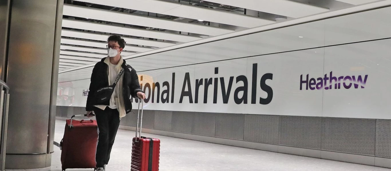 Η Βρετανία δίνει το «πράσινο φως» στους πολίτες για ταξίδια στο εξωτερικό - Θα μπορούν να επισκεφθούν 95 χώρες